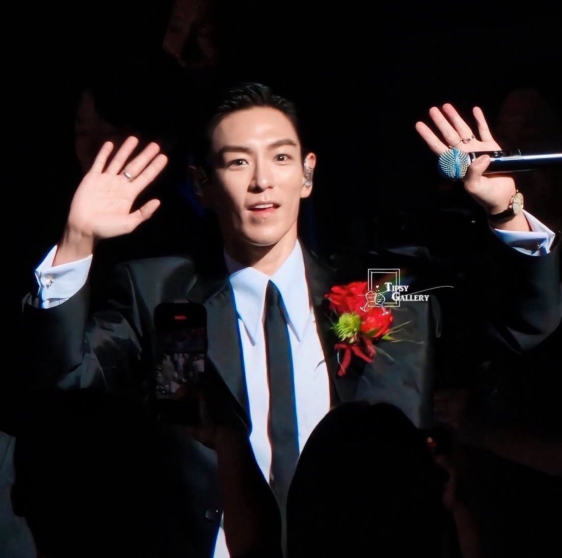 aririsbang's tweet photo. black swan                            white swan https://t.co/66Ko0k9Zdh