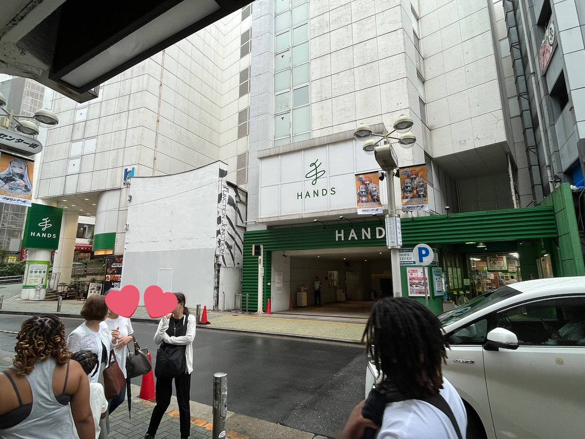 tomio241's tweet photo. 閉店するとのことで混雑前に渋谷ハンズ行って来た。
階段を登るたびに、ここで材料買ってあれ作ったな、そういえば結局あれ作れてなかったな、sakusakuのジゴちゃんキーホルダー買ったな、毎回ワクワクしながら足を棒にして見てたなとか思い出されて感慨深かった。
あの頃の東急ハンズは宝箱だった。 https://t.co/dbKEWOm0z7