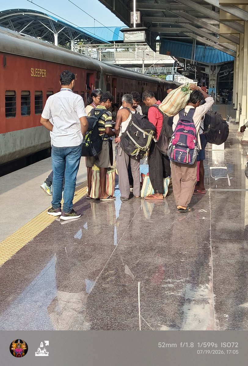 SLDU19's tweet photo. Tadepalligudem railway TCs #mosam 
@IRCTCofficial @AshwiniVaishnaw @narendramodi sir that people labour, but TC taken more amount took and that labour didn't get the rail,
This not good indian railways. https://t.co/HLxAZWEdlp