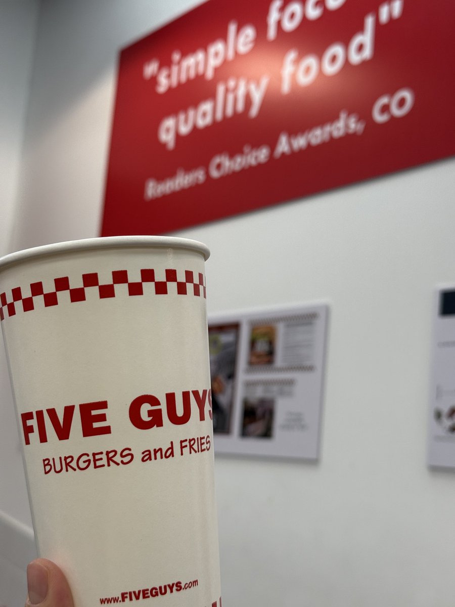 Emma__0070's tweet photo. Five Guys for the win! 🍔✨ 
Tried it at Hyundai Department Store Pangyo. 

A bit expensive, but those 2 beef patties and the overall taste definitely delivered. 100% satisfied😆
Happy weekend to me🧡

#FiveGuys
#HyundaiPangyo 
#Daily
#Pangyo https://t.co/ndo6o1CP2p