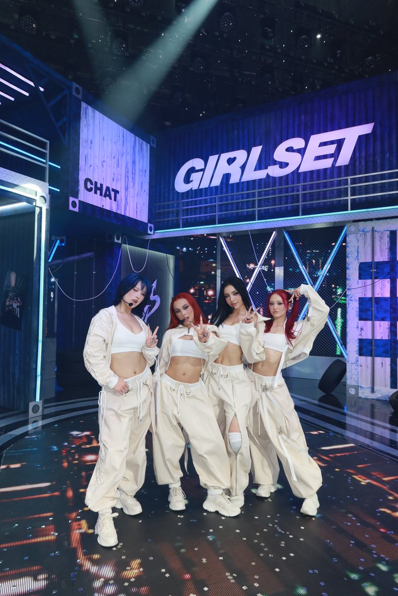 GIRLSETofficial's tweet photo. chatting at inkigayo @kpop_sbs 

“CHAT” out now: https://t.co/PU05A1CU1P

#GIRLSET #CHAT https://t.co/cOYzzY6TTj