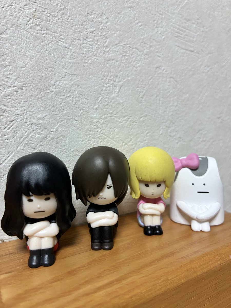 rinrinamana2's tweet photo. 地元のライブハウスでいつも会うご夫婦から譲っていただいたヤバちゃん達✨
タンクトップ君がいないけど4人いればわたくし大満足です！！
くろいぬさんありがとうございました！！ https://t.co/j1acaSKmQp
