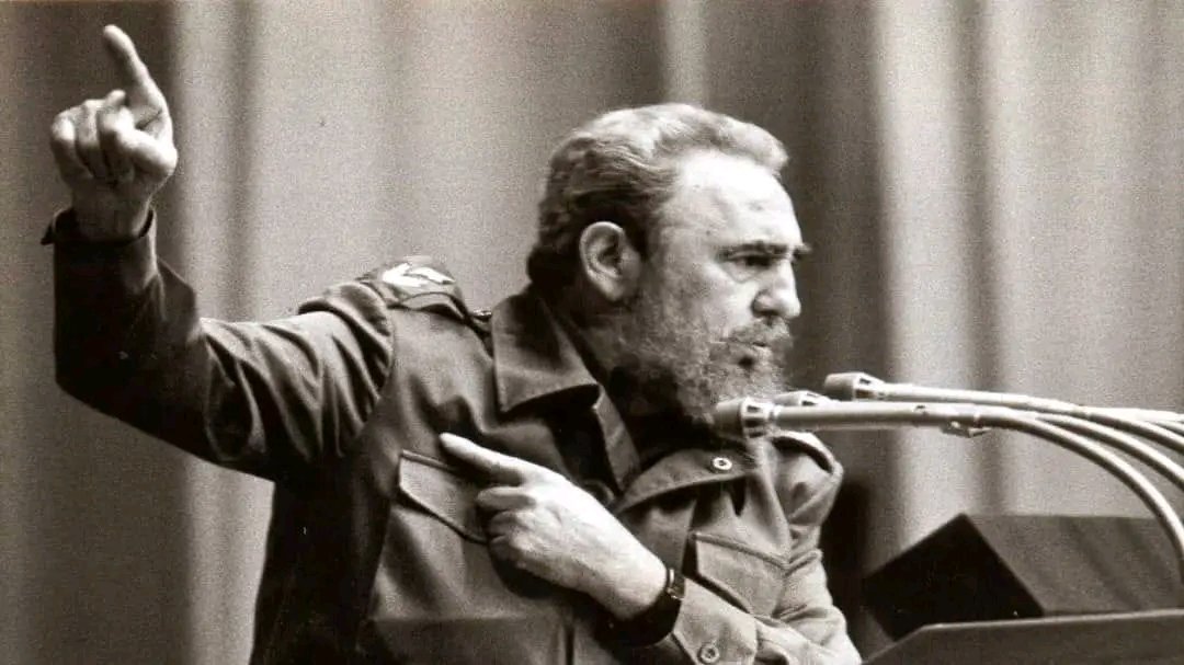MINSAPCuba's tweet photo. 🗣️| Fidel: “Lo que no pueden perdonarnos los imperialistas es que estemos aquí, lo que no pueden perdonarnos los imperialistas es la dignidad, la entereza, el valor, la firmeza ideológica, el espíritu de sacrificio y el espíritu revolucionario del pueblo de Cuba”.

#CubaVencerá https://t.co/l5ZQzGt9iL