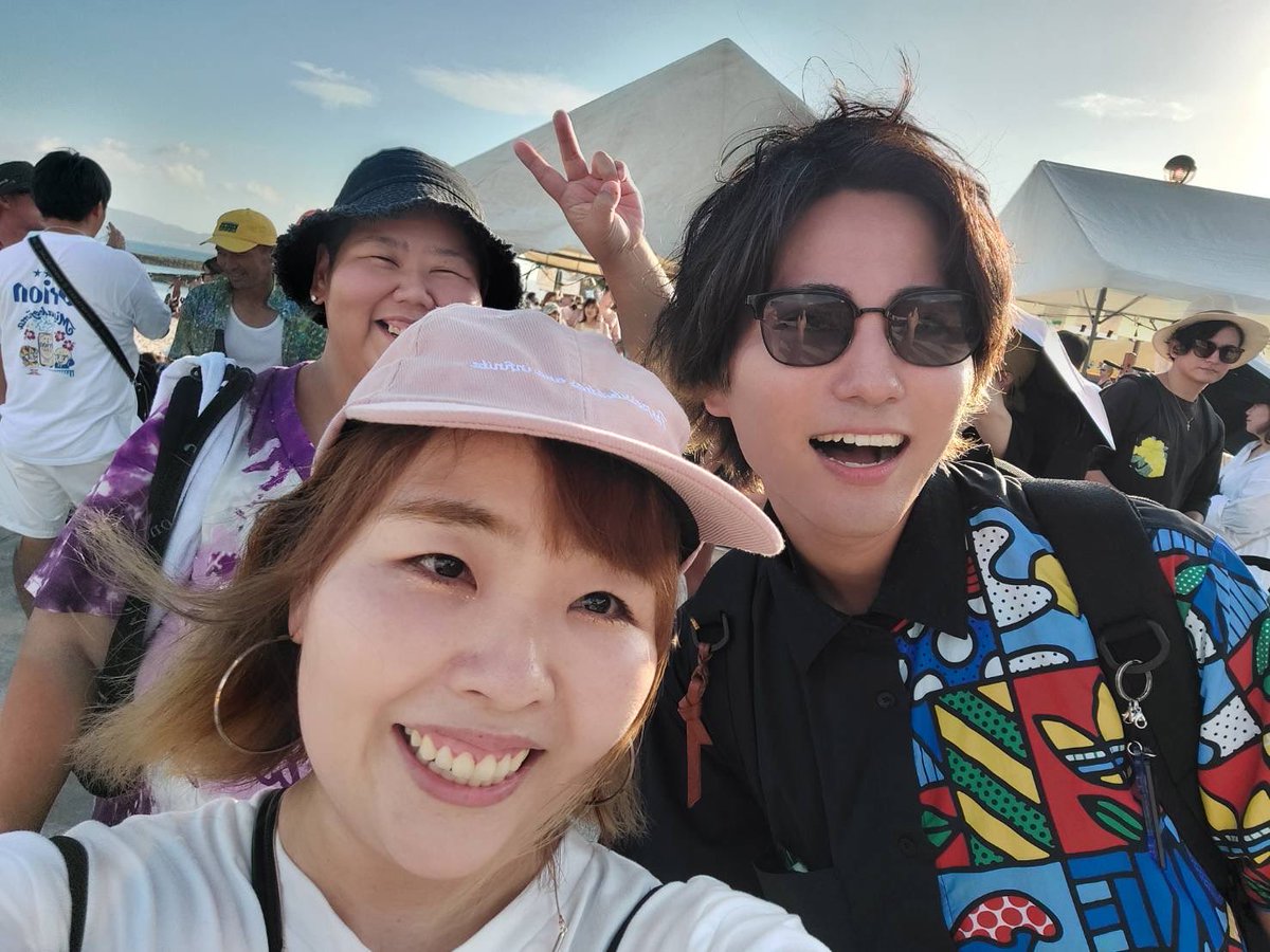 hibiki115_wtjg's tweet photo. #CLOUD9BEACHFESTIVAL2026
#Teechi
始まる前に
TOMOTA &amp;GAKUとハイチーズ📸
お互いに次のライブへと移動の為だけど、
演奏後に
MASAKI &amp;隼人に挟まれてハイティーチ📷
パタパタの中ありがと😊
なおちゃんとがっくんのツーショットにわりこんでもみた笑
でも、やっぱり最後は
推しなんで2人で撮るよね笑 https://t.co/lAEUVoLNid