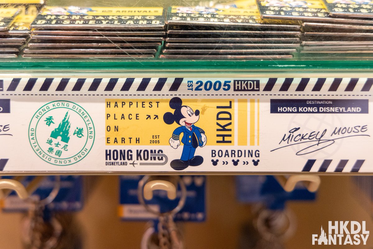 hkdlfantasy's tweet photo. ✈️ HKDL has launched a new aviation-themed merchandise collection, featuring Mickey and Minnie in aviation uniforms.

#HKDL #HongKongDisneyland https://t.co/7ChtyuFZu0