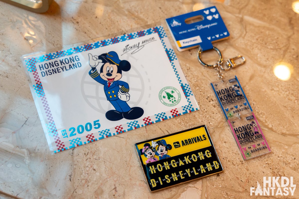 hkdlfantasy's tweet photo. ✈️ HKDL has launched a new aviation-themed merchandise collection, featuring Mickey and Minnie in aviation uniforms.

#HKDL #HongKongDisneyland https://t.co/7ChtyuFZu0