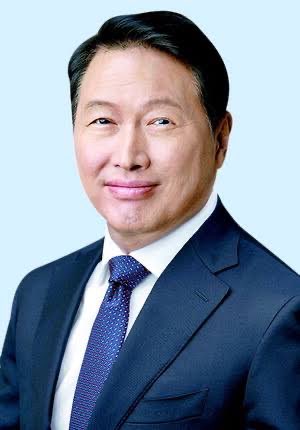 StockSavvyShay's tweet photo. $SKHY Chairman Chey Tae-won expects AI semiconductor demand to surge 60–100% next year with overall memory demand rising nearly 60%.

He warns supply will barely increase leaving global companies “clamoring for memory chips” as the shortage worsens. https://t.co/y8buSHakRh