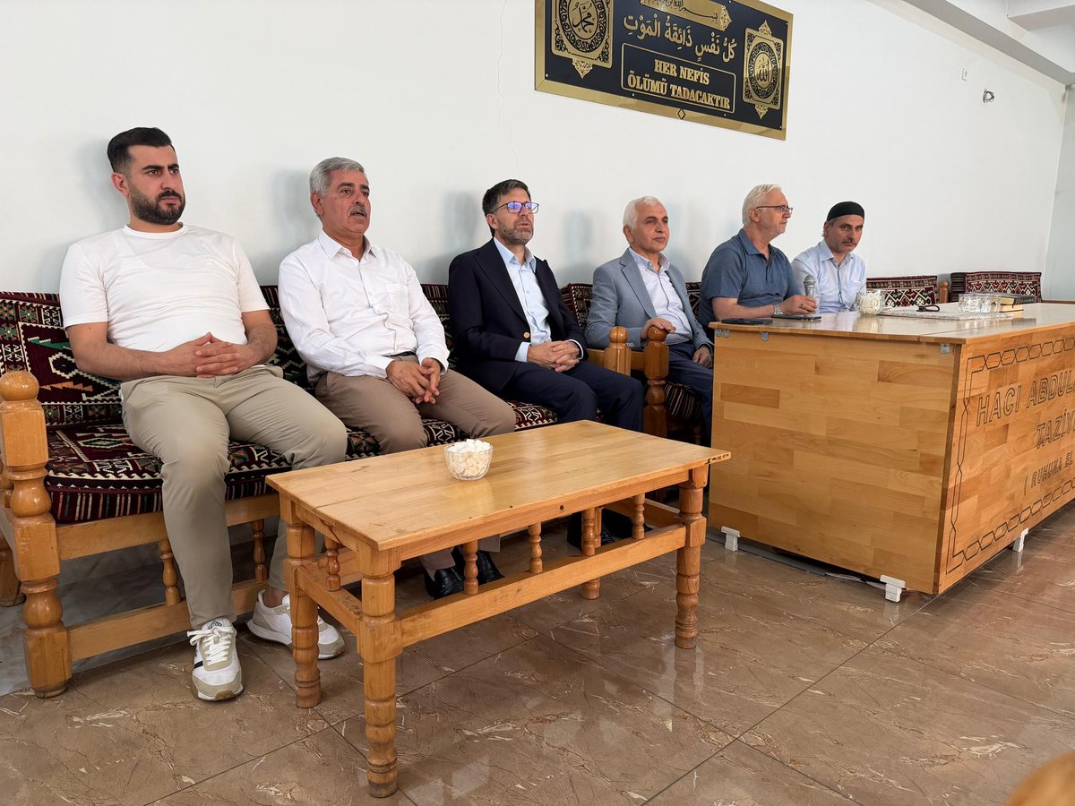 AkPartiSiirt's tweet photo. İl Başkanımız Sn. @AvHekimGider ,
Milletvekilimiz Sn. @mervangul56,
Merkez İlçe Başkanımız Sn. @hikmetekin56 ,
Gençlik Kolları Başkanımız Sn. @mrtgul34
ve yönetim kurulu üyelerimiz ile birlikte;

📌 Tanık
📌 Tokgöz

ailelerinin taziyelerine katılım sağladılar.

Vefat edenlere Allah’tan rahmet, kederli ailelerine ve yakınlarına başsağlığı diliyoruz.