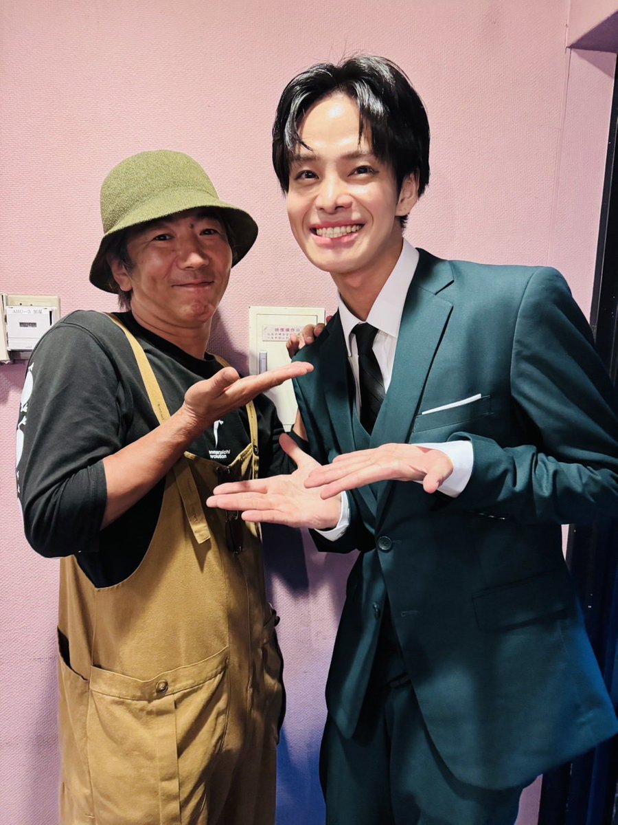 nao_k_staff2025's tweet photo. いつも温かい応援をありがとうございます😊
「弁護士ナユタの忘れられた裁判-NOT FOUND-」
お越し頂いた皆さま、ありがとうございました🙇‍♀️
明日が千穐楽となります！
最後までよろしくお願い致します😊

本日舞台を観に来てくださったJAEおぐらとしひろ様とパシャり📷ありがとうございます🙏 https://t.co/XVYgYz4dnc