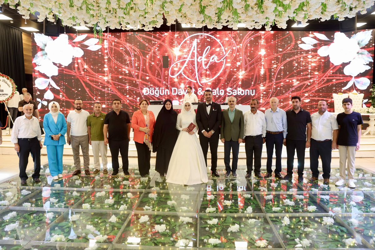 ciftcibnymn's tweet photo. 💍 Hayatlarını birleştiren Aslan ve Sema çiftimizin nikâh akdini gerçekleştirerek mutluluklarına ortak olduk. Rabbim bir yastıkta ihtiyar, iki cihanda bahtiyar eylesin. https://t.co/JQHYjtnd5s