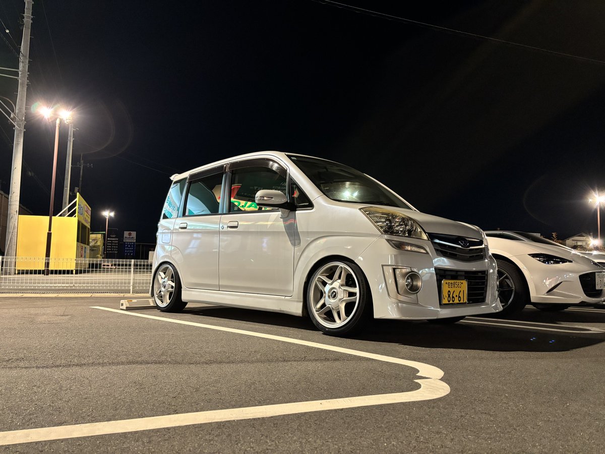 0Z33S827615's tweet photo. “新しい車輪”

BMW MINI 
𝑮𝑬𝑵𝑼𝑰𝑵𝑬 𝑾𝑯𝑬𝑬𝑳𝑺
𝑅𝟷𝟶𝟸 𝑆 𝑊𝑖𝑛𝑑𝑒𝑟

ミリオン14th、駒形さん6thに向けて履きました

『日本の軽』に『元イギリスブランドのホイール』、誰かを想像させる組み合わせ
大径×つらつら×ほど良い下げで欧風感が出たかなと思います。 https://t.co/k4rpi9ouSj