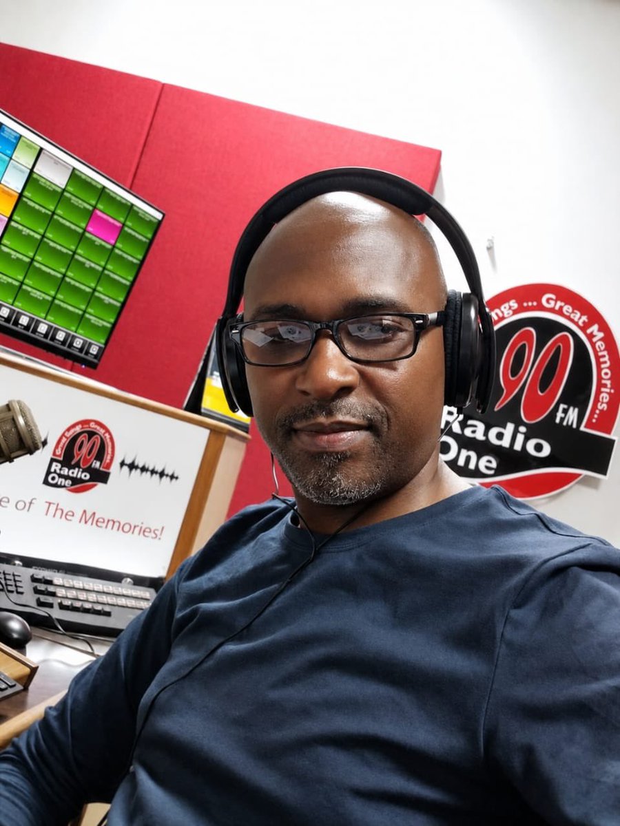RadioOneFM90's tweet photo. Forget the Sunday scaries 😌  

We’re kicking back with #TheGoodTimesShow 🎶  with @ArthurT30866 on @RadioOneFM90 | 2PM - 6PM

Request your jam 🔊 or  WhatsApp: 0703 09
0 090.🖱Stream: https://t.co/zGjK5bAzTc

#RadioOne90 https://t.co/Oh2Hqy2Hrq