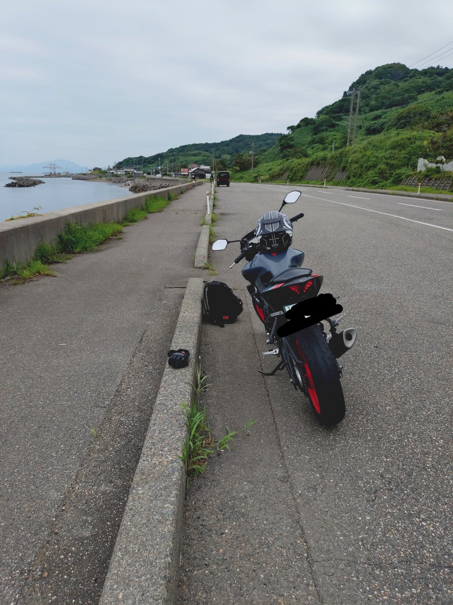 Vitlic_order's tweet photo. 新潟ツーリング楽しかったーーー。
かえりリアパンクしたー🤮🤮🤮🤮🤮🤮🤮🤮
レッカー待ってる間暑すぎて溶けかけました。 https://t.co/4LNrNmEeiT