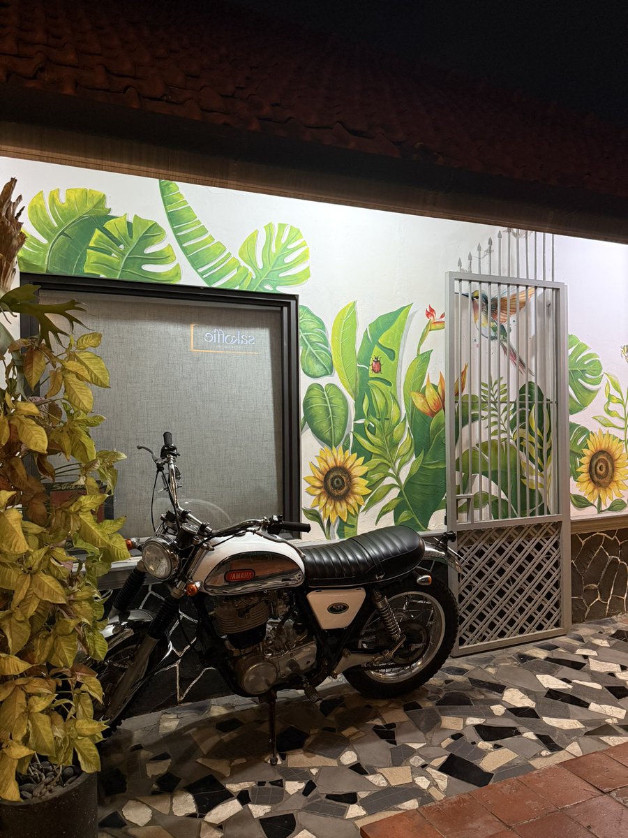 agimrtunk's tweet photo. Cant believe found such comfy place https://t.co/uDKMP2hhfc