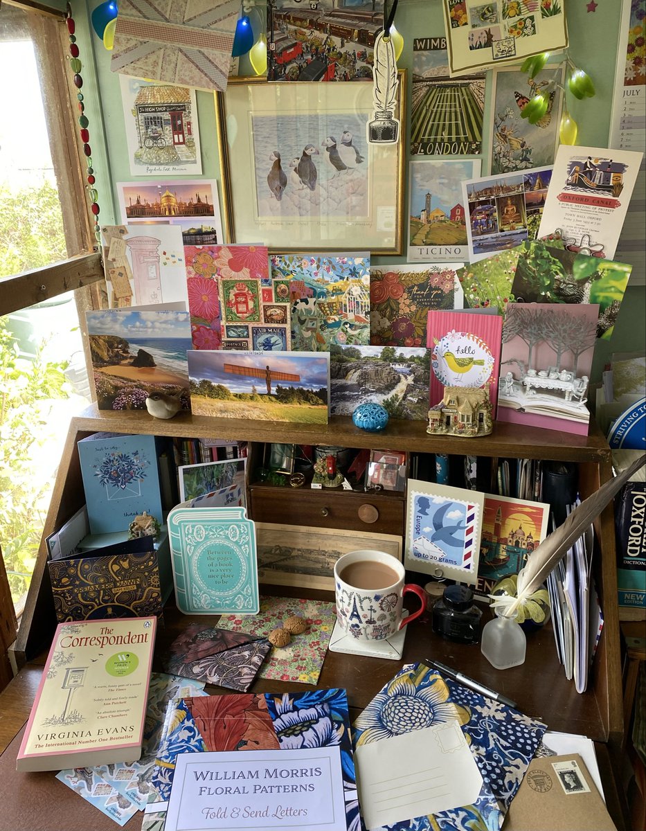 letterappsoc's tweet photo. The lovely thing about letter writers is theyโre not after fame or recognition or awards or โOo, look at me!โ They just quietly go about cheering people up by sending letters or cards or nice gifts through the post that only writer and recipient know about. #DeskGallery โบ๏ธโ๏ธโจ https://t.co/SEYIM9zjrN