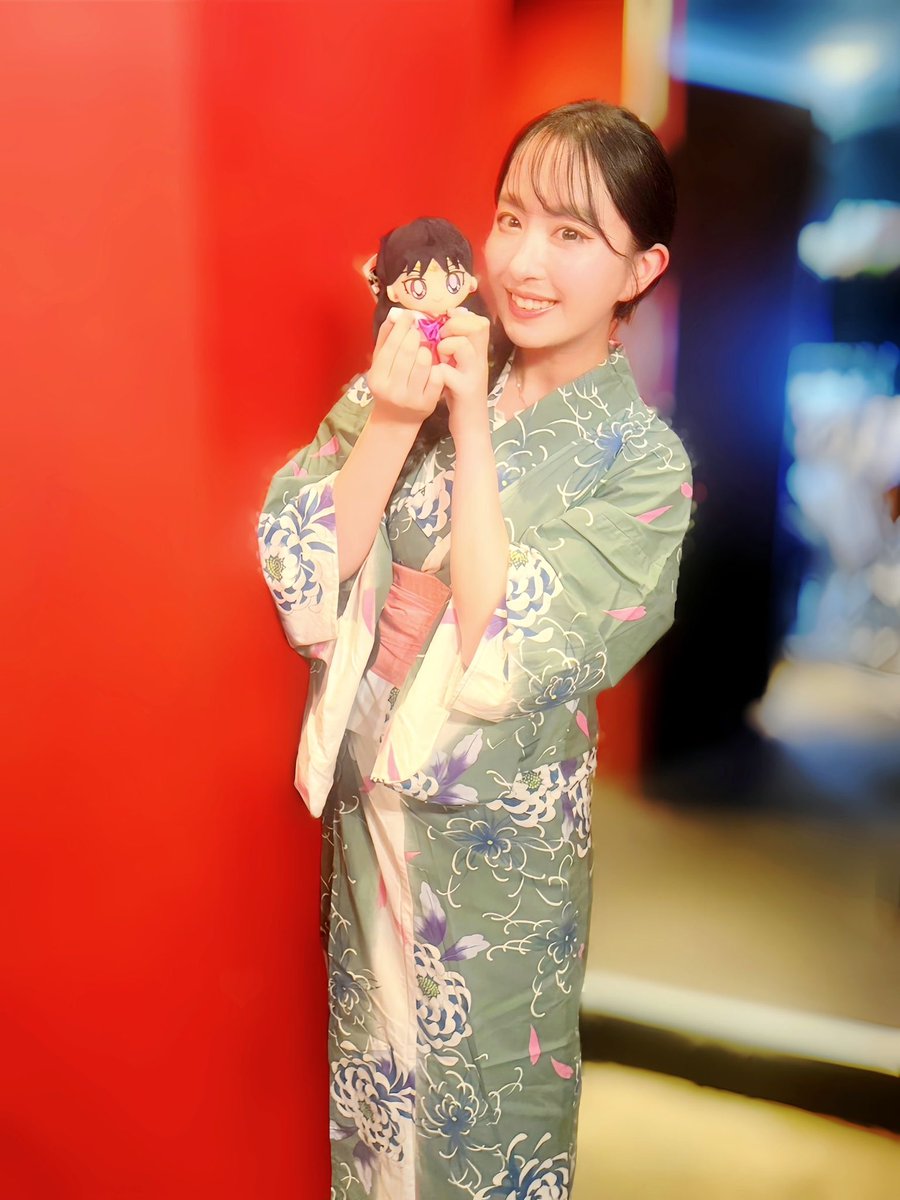 hiroshiWBX's tweet photo. 今日は二宮響子さんのBARイベントに初参加してきました！気さくで美しくとても素敵な方でした！機会があったらまた参加したいな！
私物にもサインしてもらいました😊
自分的にはTシャツにサインしてもらったのが激アツです
#二宮響子 https://t.co/1NYN8mrDLG
