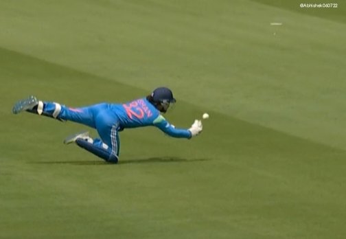 Abhishek060722's tweet photo. Ishan Kishan as a wicketkeeper today:

- Dropped Bethell on 18.
- Dropped Duckett on 26.
- Dropped Duckett again on 68.
- Conceded two extra fours.
- Also wasted one review.

One of the worst wicketkeeping performances I've ever seen, yet no one is going to drop Ishan Kishan from the team.

Just because he has a good relationship with captain Shubman Gill.😤