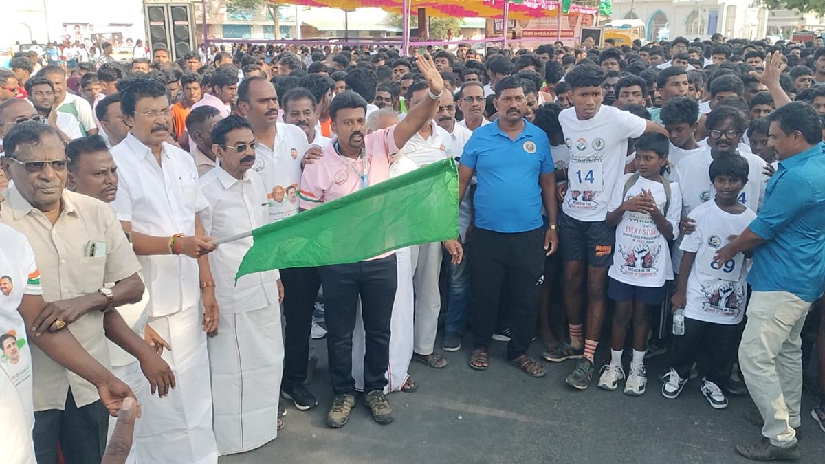 DrAChellaKumar's tweet photo. தூத்துக்குடி மாவட்டம் மாநகர கமிட்டி சார்பாக காமராஜர் பிறந்த நாளை முன்னிட்டு மாவட்ட காங்கிரஸ் கமிட்டி தலைவர் திரு.S. சகாயராஜ் அவர்கள் தலைமையில் மினி மாரத்தான் போட்டியை துவக்கி வைத்து பரிசு வழங்கினேன். 2000 க்கும் மேற்பட்டோர் இந்த போட்டியில் கலந்து கொண்டனர் https://t.co/9wziMrXdbS