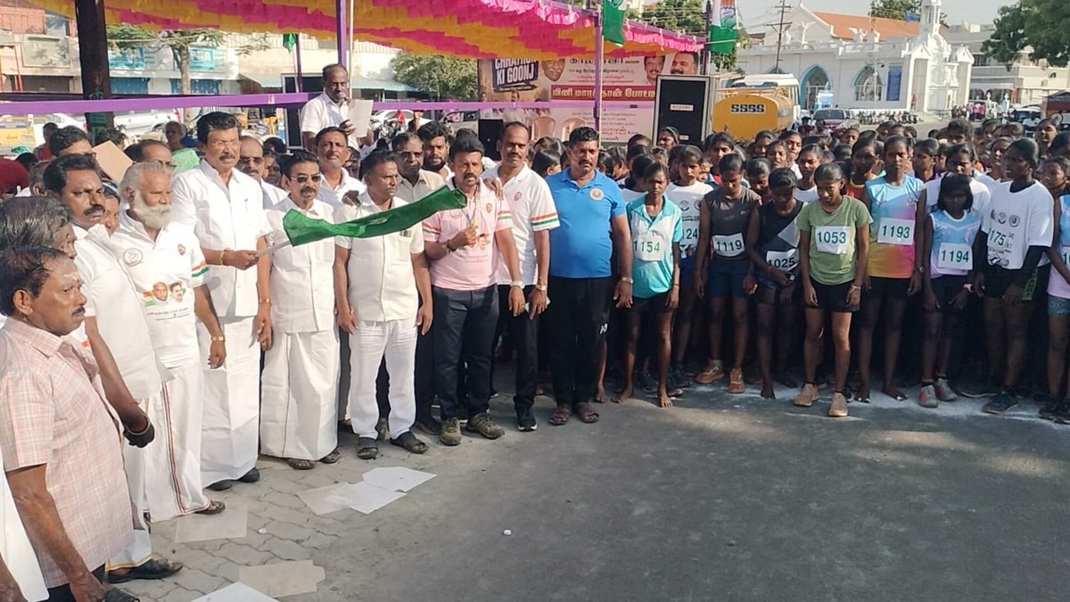 DrAChellaKumar's tweet photo. தூத்துக்குடி மாவட்டம் மாநகர கமிட்டி சார்பாக காமராஜர் பிறந்த நாளை முன்னிட்டு மாவட்ட காங்கிரஸ் கமிட்டி தலைவர் திரு.S. சகாயராஜ் அவர்கள் தலைமையில் மினி மாரத்தான் போட்டியை துவக்கி வைத்து பரிசு வழங்கினேன். 2000 க்கும் மேற்பட்டோர் இந்த போட்டியில் கலந்து கொண்டனர் https://t.co/9wziMrXdbS