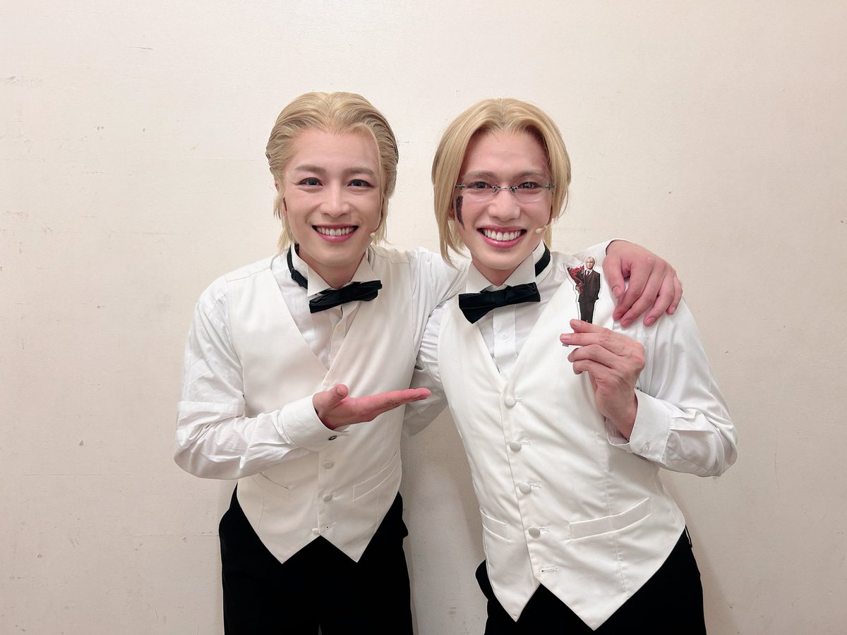 100nahiroki's tweet photo. モリミュ大千穐楽
本当に、本当に有難うございました！
ひとまず一旦画像を！

勝吾くん兄さんと勝吾くん兄さんに挟まれ🤩(アクスタ)

出ていってもらいますポーズ✨ https://t.co/jsAzNcajlT