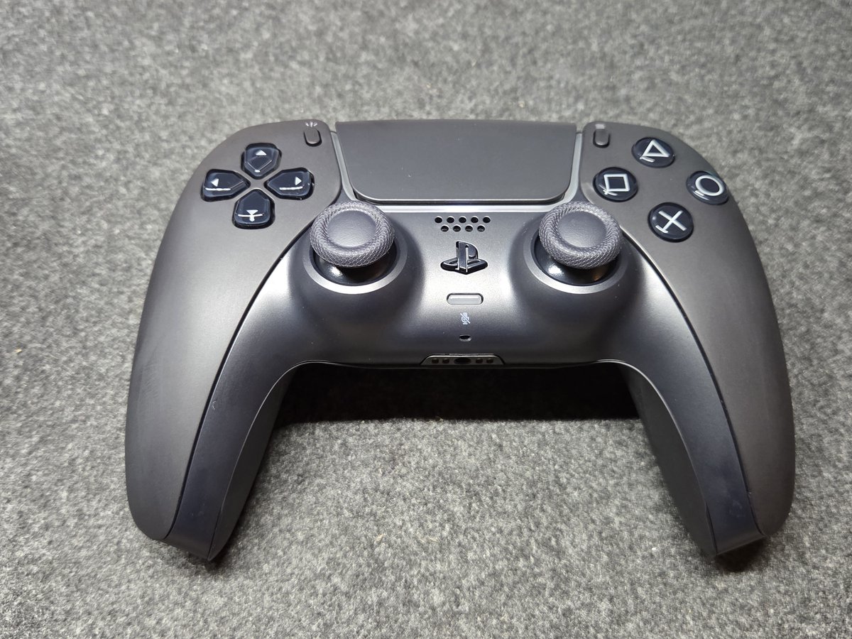 GaWaEN_MHW's tweet photo. 4台目デュアルセンス(本体4年目)
PS5のコントローラーは���れやすい https://t.co/sr6XsgmctR