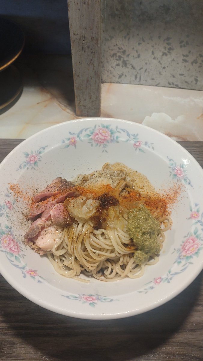 etcLABO's tweet photo. improv.さん（安中市 ）
Aの意志【硬派豚骨醤油一徹SP 】😆
オーダーメイド和え玉【冷やし中華風 】😆
今月も無事訪問完了👍✨
和え玉を即興でオーダーするのがクセになる🤣
#improvramen https://t.co/n5zjiLl6s5