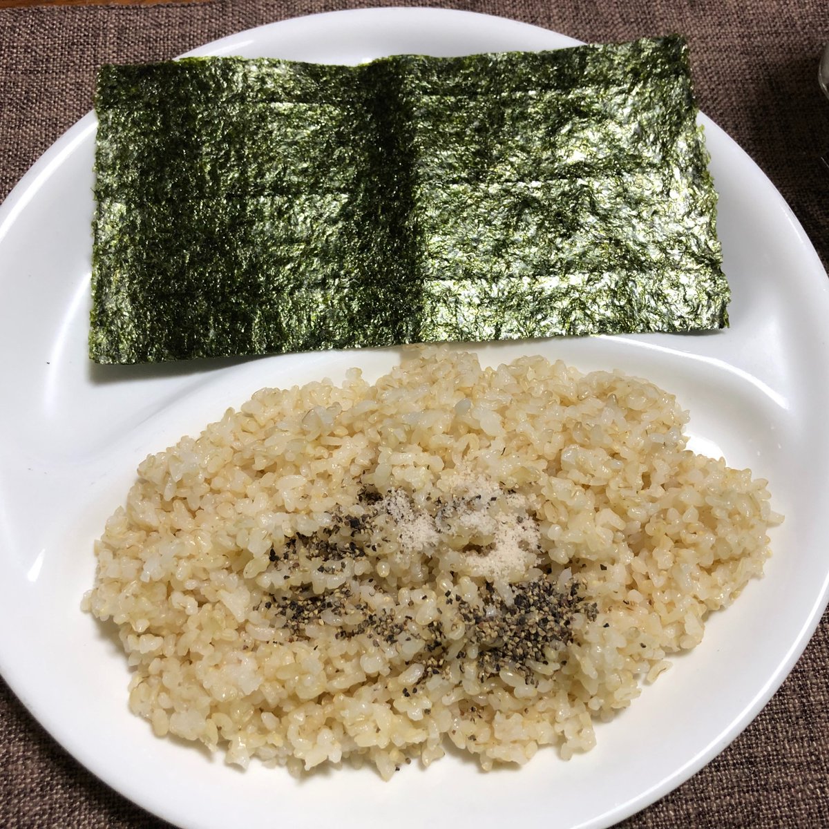 kuucyan13th's tweet photo. カレー。
作り置きの野菜をほとんど使い切ったので、
また新たに作る。
人参、玉ねぎ、ジャガイモの3種。
あと、大豆ミートも追加。
値引きだったので買ってきた。

料理中の水分補給に、
ソルティライチ・ソーダ。
オイシイ！

#ヴィーガン #vegan #玄米菜食 #広島平和菜食主義
#nori
#curry #soymeat https://t.co/WMSbzTUuaE