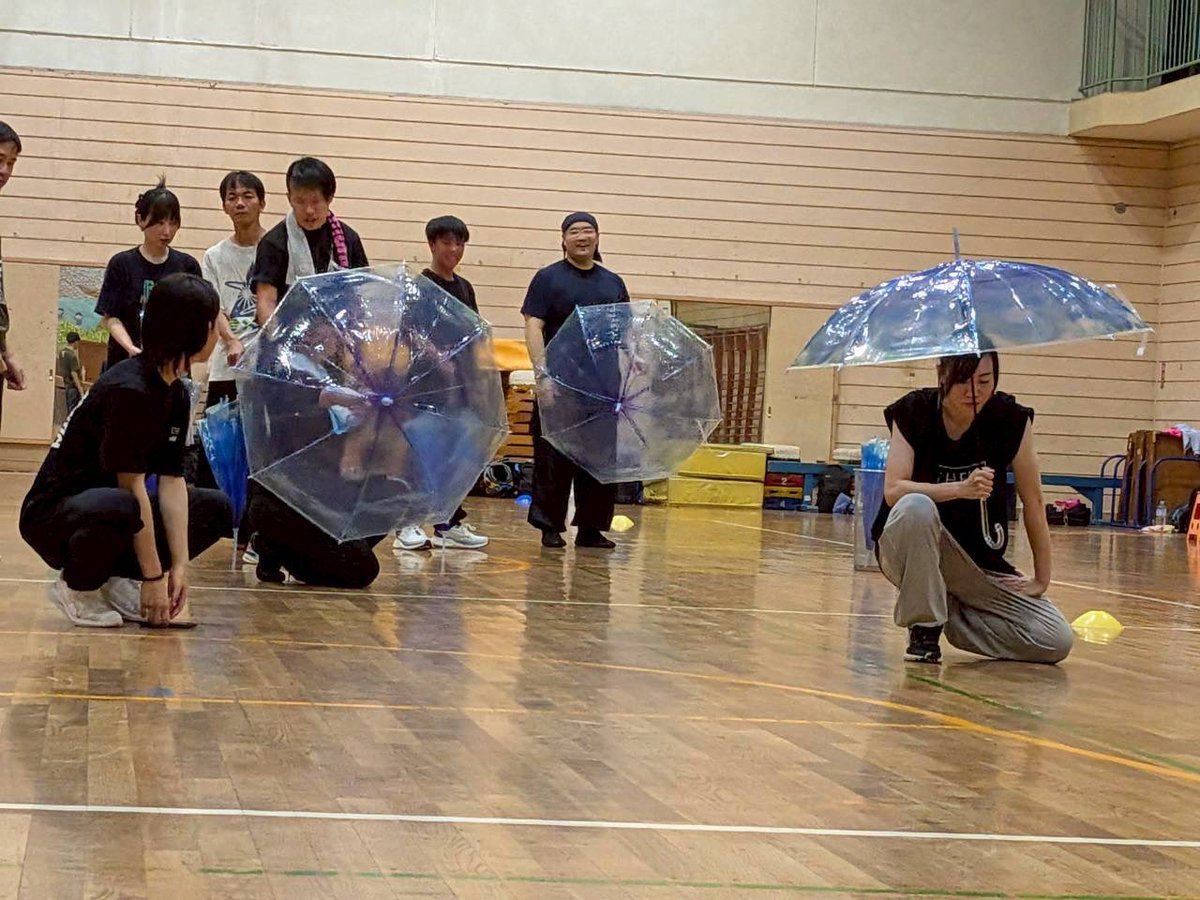 Hiragi_yosakoi's tweet photo. 🍉7月19日🍉

本日も親子三代立ち位置合わせ！
新メンバーの人も着々と振りを覚えてきています！

もう気温が30度を超えてきています🔥
皆さん水分補給を忘れず夏を乗り越えましょう！🥤

ps.柊では3匹？ほど打ち上がってました。 https://t.co/jbD2A8Mq0F