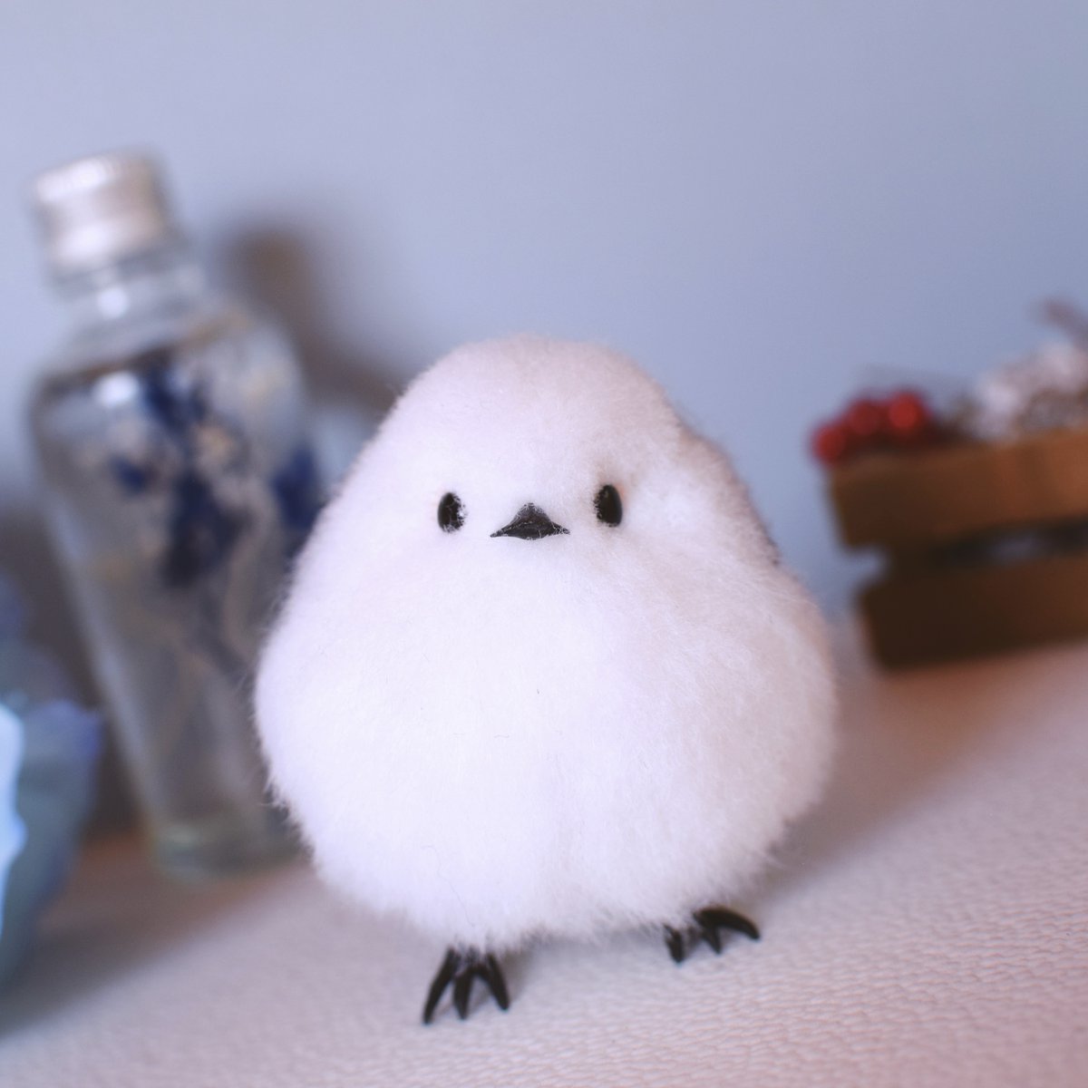re_prdct's tweet photo. 手乗りシマエナガver2
旧バージョンから原型や素材を見直し、よりリアルな仕上がりになりました。 デスクや棚に飾ったり、シマエナガ好きな方への贈り物にもおすすめです。 
minne│https://t.co/BKVGdq8lx3
booth│https://t.co/bcDx144G1d
#シマエナガ #ハンドメイド https://t.co/7mGWvLskRu