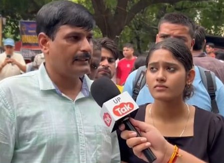 JaikyYadav16's tweet photo. इस लड़की का नाम आर्या सिंह है
आर्या ने NEET का एग्जाम दिया
आर्या के OMR में 609 नंबर आ रहे थे 
लेकिन रिजल्ट में पहले 540 नंबर आया 
दूसरी बार चेक करने पर भी 540 आया 
लेकिन तीसरी बार जब चेक किया तो 167

जबकि आर्या सिंह पूरे प्रूफ के साथ जंतर मंतर पहुंची जिसे देखने के बाद लग रहा था कि NTA ने कैसा OMR और कैसा परिणाम जारी किया है।

एक तो अभी वैसे प्रोटेस्ट चल रहा है ऊपर से ये सब गड़बड़ियां बड़े सवाल खड़े कर रही हैं।

अगर आर्या सिंह के दावे सही हैं तो उसे न्याय मिलना चाहिए बच्ची की जिंदगी का सवाल है।
