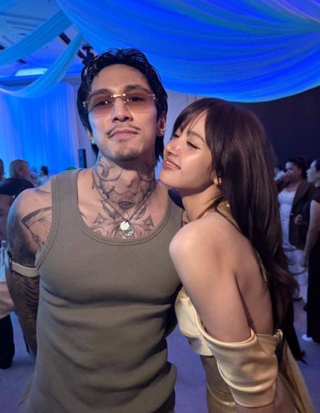 oldestthug's tweet photo. Lisa and Thamthai seem so close already.
What ?!! 🌚 https://t.co/pfdlf1kaxC