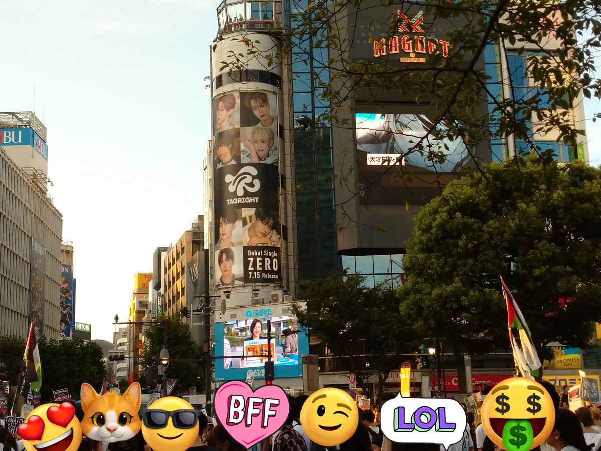 komota_369's tweet photo. 改めて、渋谷交差点デモに参加してきました☮️街中でのデモは初めてでしたが「一般の人が傍にいる」というのは中々に新鮮でした。
「やっぱ高市さん評判悪いんだ〜」てカップルが頷いてたり、外国の方々がトランプやネタニヤフを批判したプラカードにサムズアップしてくれたり。

#渋谷スクランブルデモ https://t.co/32UZh7g8Dy