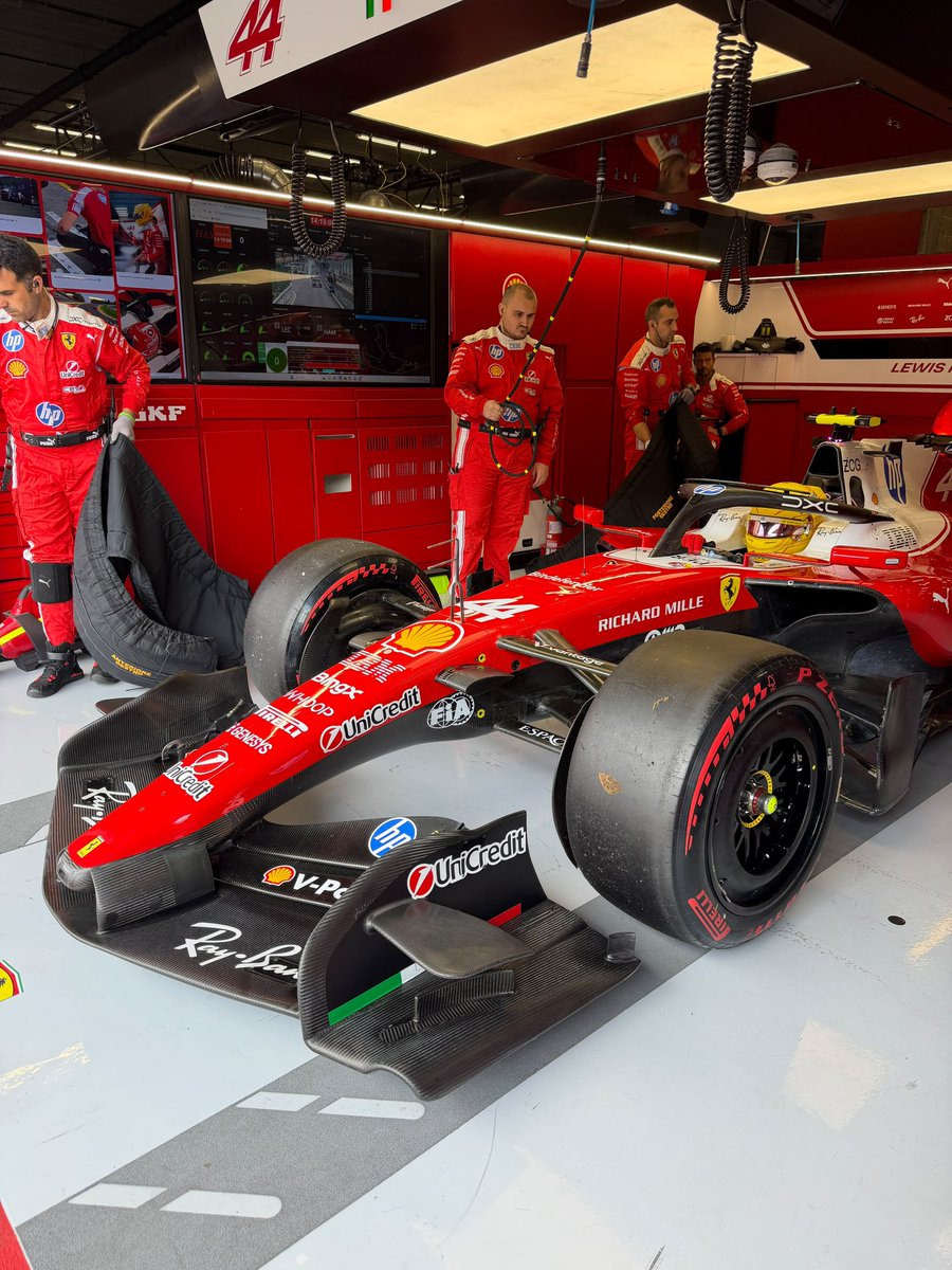 ScuderiaFerrari's tweet photo. Let’s go to the grid! 🇧🇪 https://t.co/HoTeVy3ELA