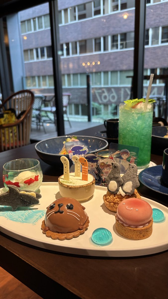 uni_enne's tweet photo. 【活動】
知って飲んで概念を追う。

中村くん！！のミュージアムでアニメを深掘り。作り手の想いを知れて高まった心を持って、きゃらドリへ。欲しかった等身チケットでありがたい。入手した子たちと水族館アフヌン。タコさんとカニさんは任せたよ。

#うにの推し見つけ https://t.co/twf0V8dGti
