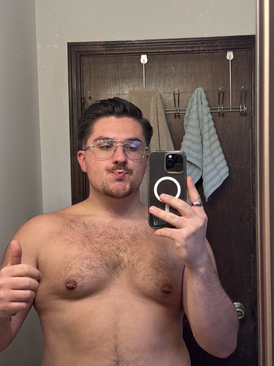 beefyboygabe's tweet photo. Wish my titties were bigger 😩 https://t.co/VSUtXfdkhX