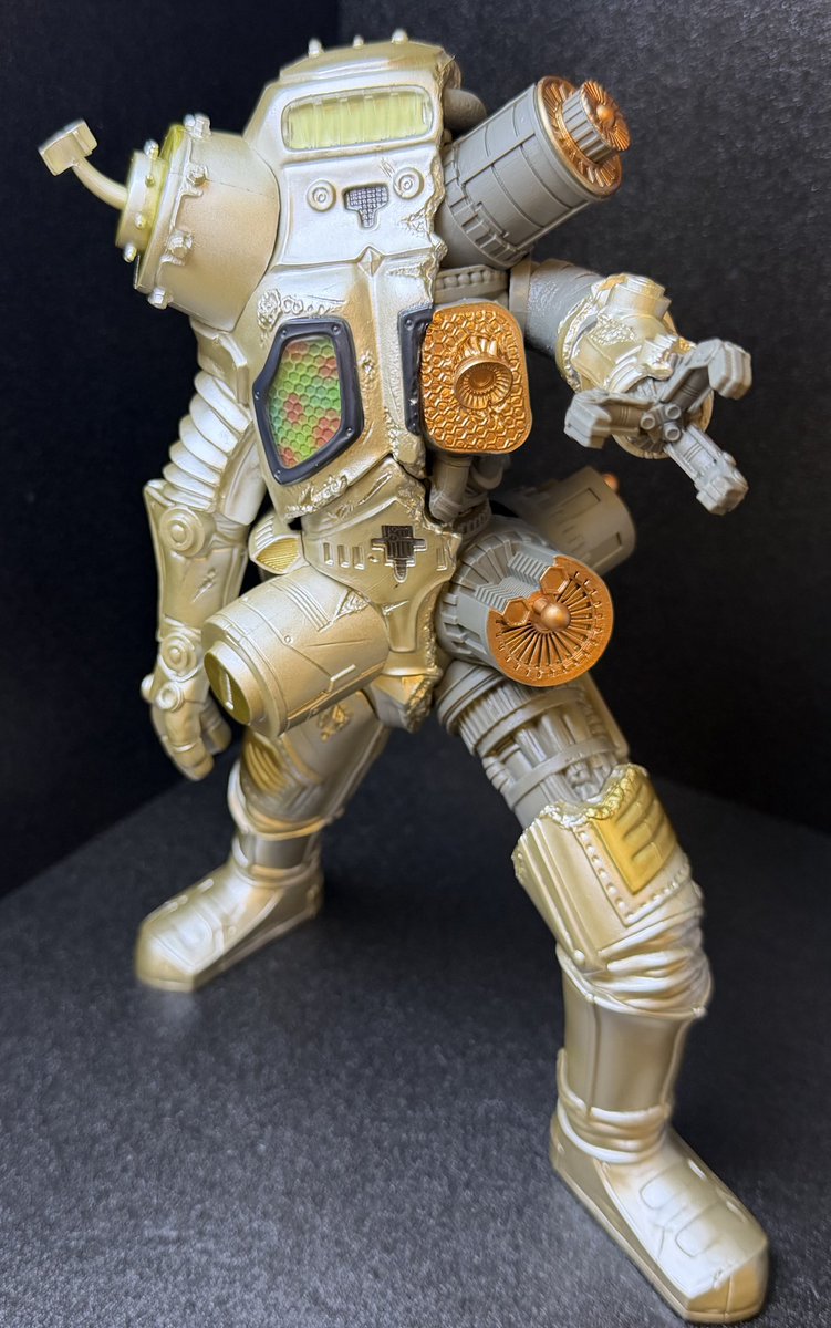 pito_figure's tweet photo. 豪塊 ウルトラマン キングジョー

リペイント予定何ですが.どんな風に仕上げるのが良いのでしょう？🤔
錆びてる風？ガッツリ色変更？

#ウルトラマン #キングジョー #フィギュア #リペイント #リクエスト募集 #クレーンゲーム #ufoキャッチャー https://t.co/QSSOtoRDJ4