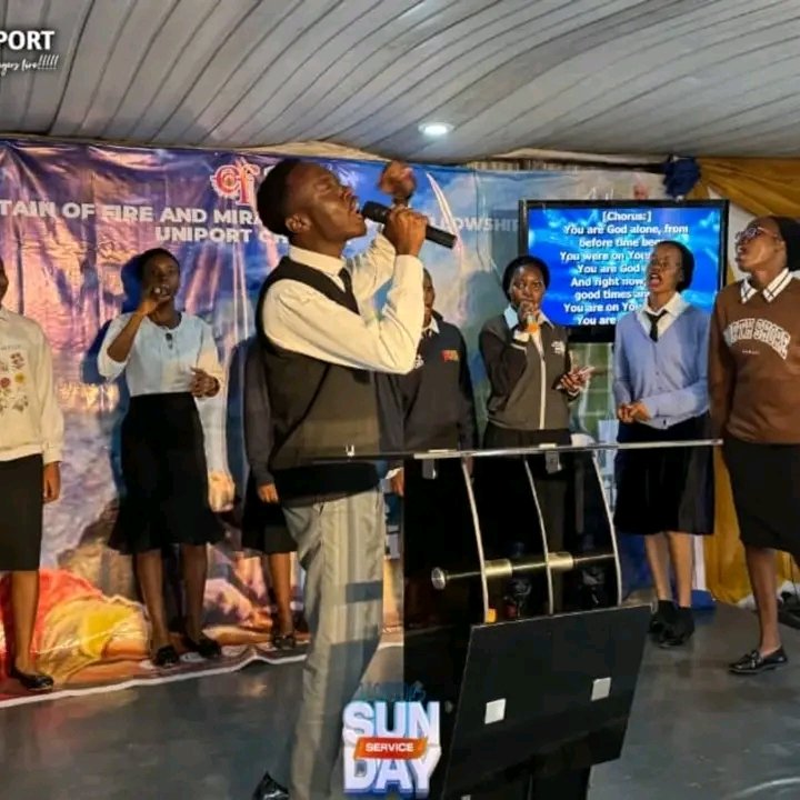 mfmcf_uniport's tweet photo. 🎶 CHOIR MINISTRATION 🎶
Our voices raised up singing God's glory. Our worship lifted, hearts surrendered to praise the king of kings.
"Come, let us sing for joy to the Lord."
Psalm 95:1
#choirministration #song #worshipgod #sundayservice #mfmcfuniport https://t.co/0fSK1R4Itg