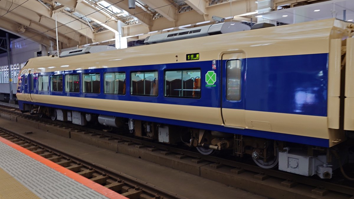 st_81114's tweet photo. 夜が似合うカラーリングだ https://t.co/Ptoj3TssQU