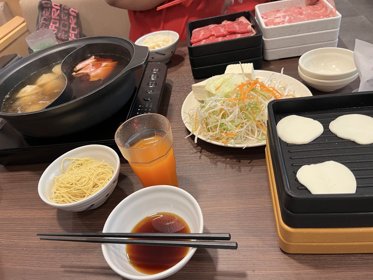 sShiro1204's tweet photo. しゃぶしゃぶ美味しかった
(*´～｀*)ŧ‹"ŧ‹"ŧ‹" https://t.co/BQcT16AbTo