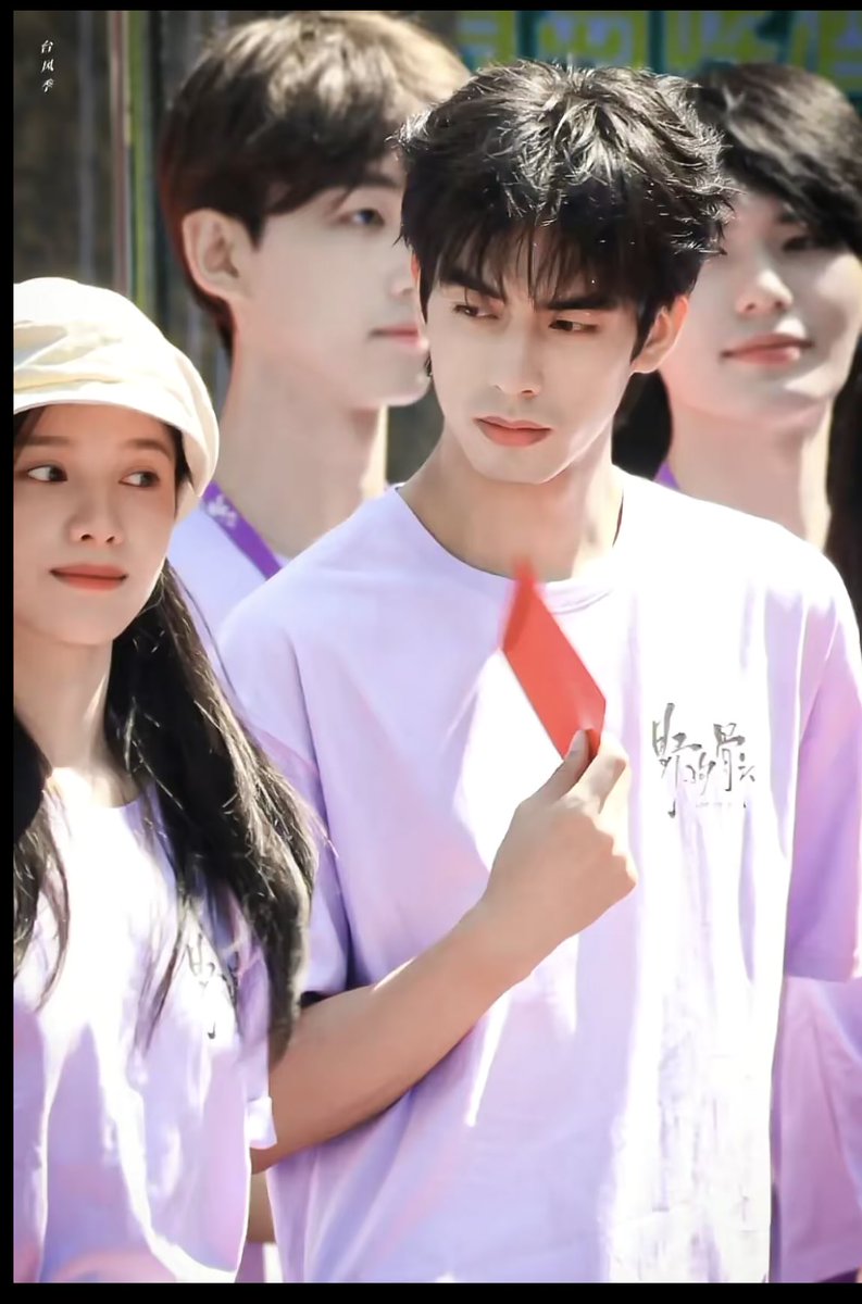PimpimKh's tweet photo. They deserve more than one project together. Their chemistry is insane I’m serious. #LoveforYou #Zhangjingyi #Songweilong #รักสำหรับคุณ https://t.co/1dwuUG7YD1