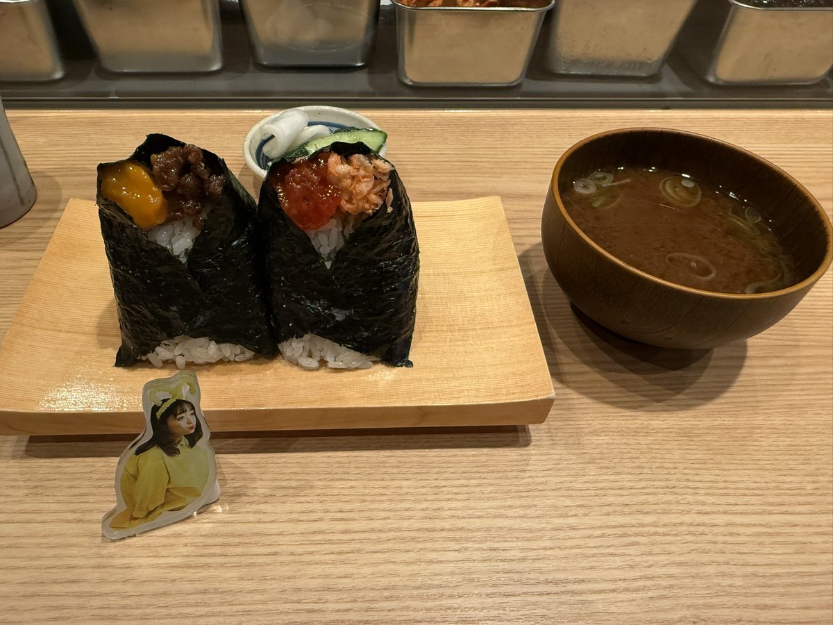 hisapyon2525's tweet photo. 三連休の中日は…新宿御苑近くの #一汁おにぎり一粒万福 さんで贅沢おにぎりランチ🍙うみゃすぎるぅ〜😻
新宿界隈のビル陰をぶらり散歩してからあまりの暑さに…池袋まで足伸ばして #フルーツカフェ池袋果実 さんで自家製レモネードと大好きな桃🍑たっぷりのかき氷🍧で涼をGet😻
贅沢&amp;うみゃ〜な1日😼 https://t.co/xrCQiPbEcg