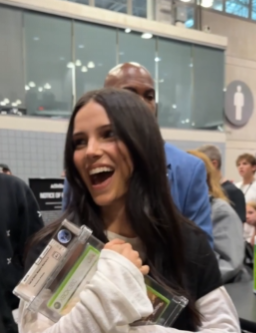 KindHeartNora's tweet photo. @Collect Receiving such a surprise gift is truly thoughtful. https://t.co/SUm9LNLeJy