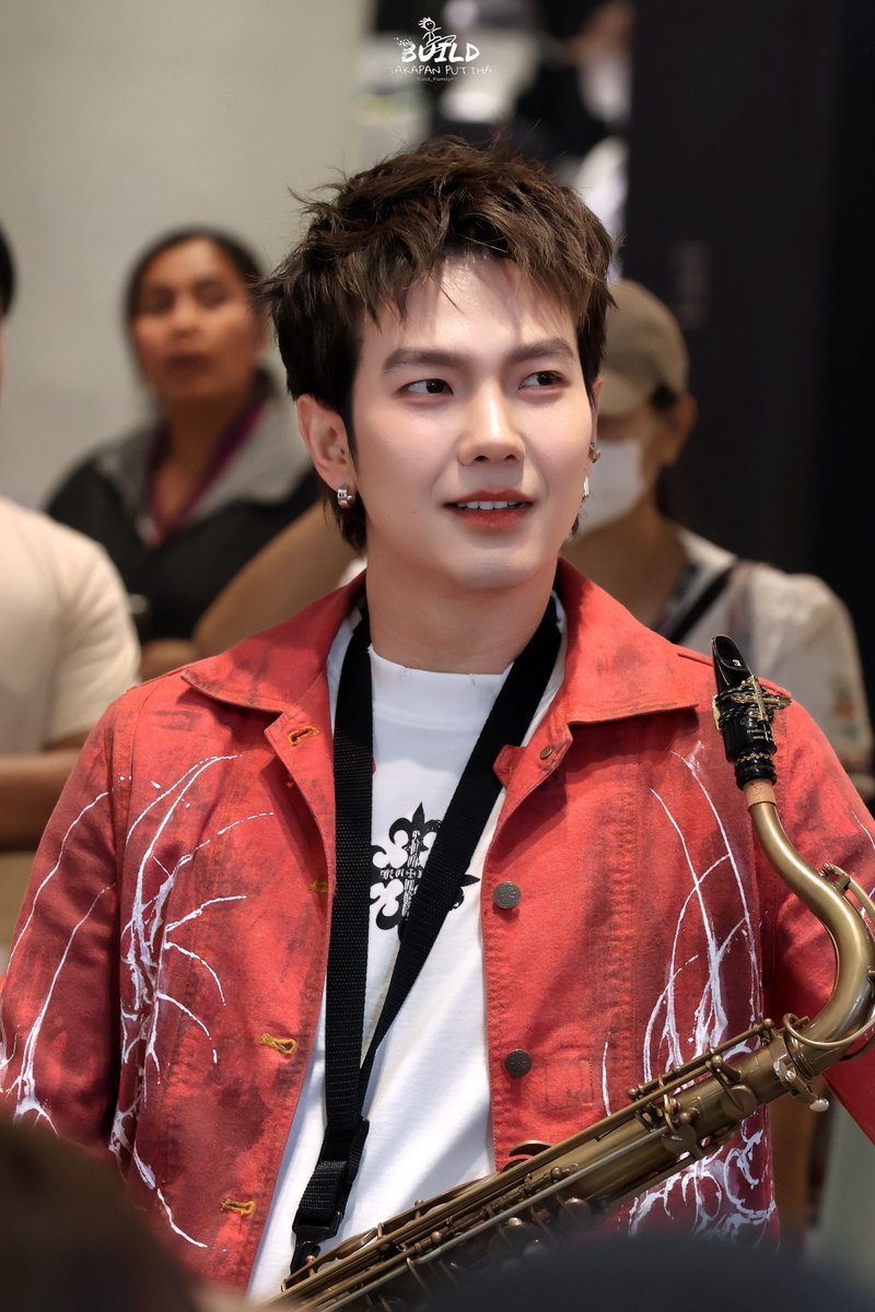 Build_FamilyFC's tweet photo. Too cool to ignore 😎

FINSTAR MARKET WITH BUILD
#เคี้ยวไม่หยุดกับบิว
#BuildJakapan @JakeB4rever 
#Beyourluve https://t.co/Y8Tf5lpKzt