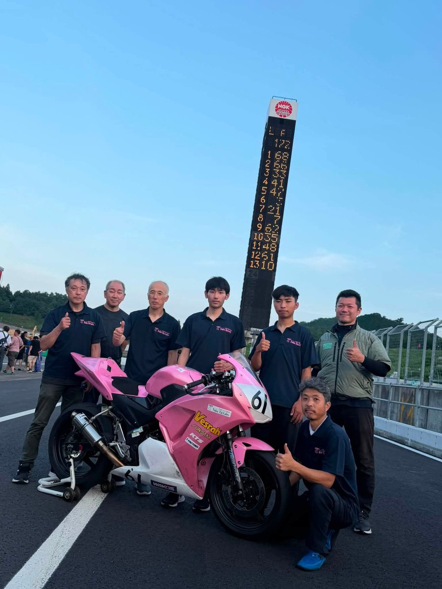 yuma_29_'s tweet photo. #もて耐2026 無事終了しました！

総合12位　クラス2位🥈　CBR1位🥇

トラブルやクラス統合の影響で残念ながら最多周回賞とはなりませんでしたが、実質クラス優勝ということで…w
チームベスト20秒も達成できました！

初めての耐久でしたが、すごく楽しかったし、とても良い経験になりました。 https://t.co/Uam2G6xqkG