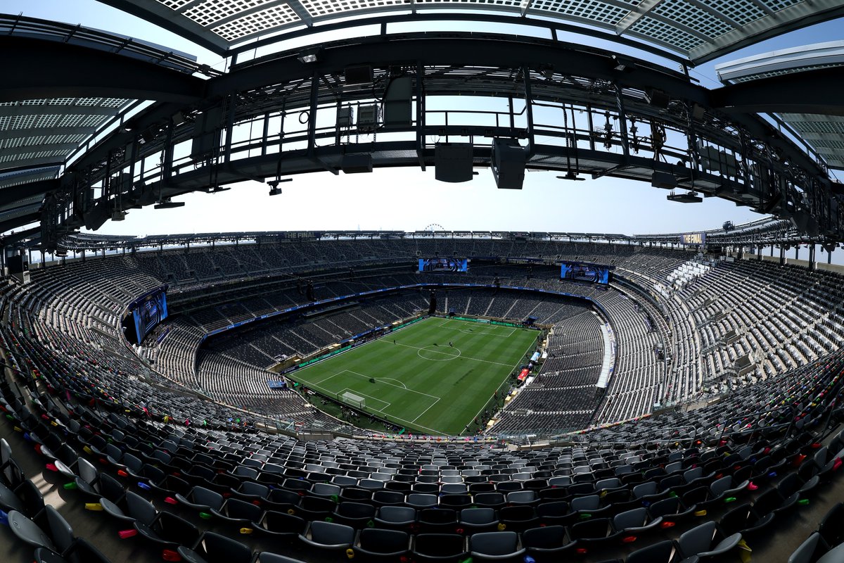 Argentina's tweet photo. 🏆 #FIFAWorldCup El MetLife está listo 🏟️ 

Otra final, otra cita con la historia. No trates de entender esta locura, vivila con nosotros 🩵🤍

​¿Desde qué rincón del planeta vas a alentar hoy? 🌎 https://t.co/5c08XkRNmf