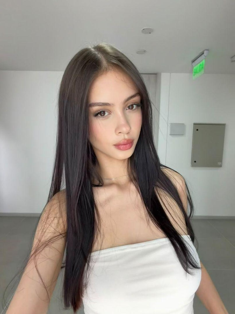 _firstsnow_1's tweet photo. @greengirlbella_ you scroll past, that's fine, the ones who don't are the ones who find out what i'm actually like 🦋 https://t.co/l7UghdaLpe
