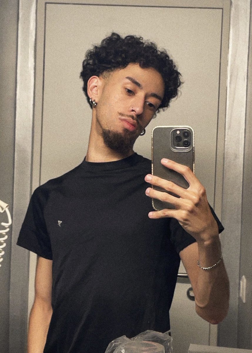 souluuux's tweet photo. #LGBTQIASolidarity ❤️🫵🏼 https://t.co/JilPXQxiKQ