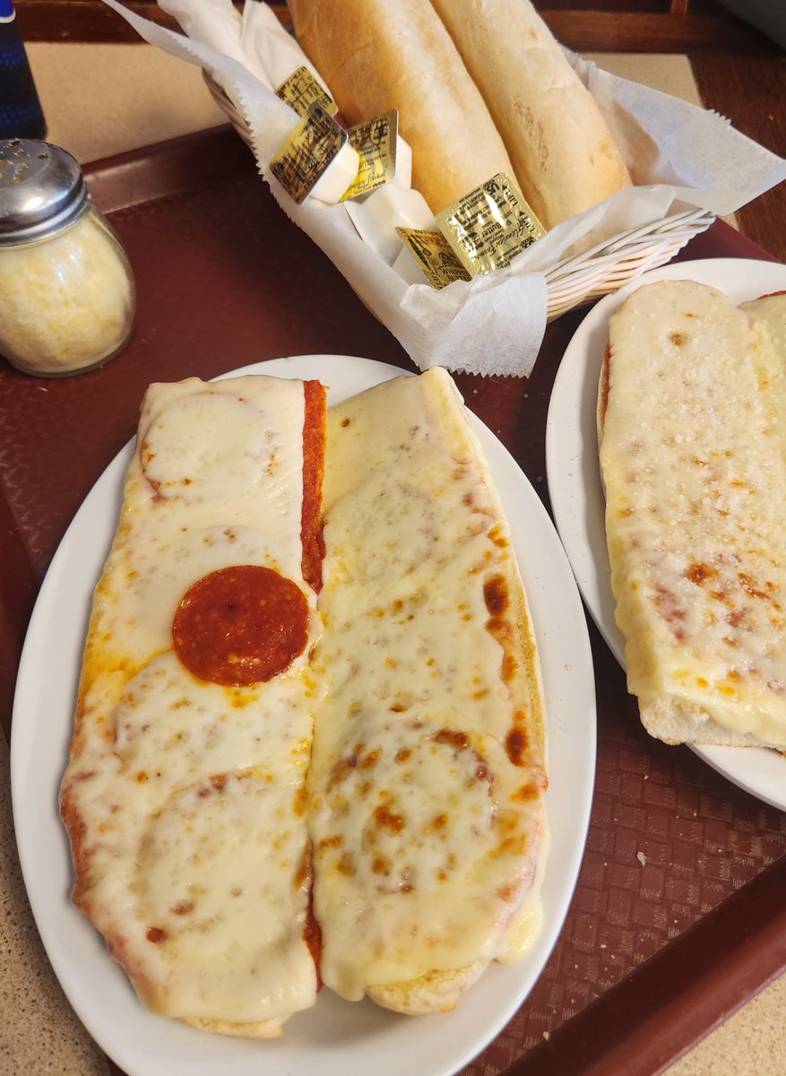 cacharno's tweet photo. Corleone's in Morris 😍 https://t.co/MWhCmZA08K