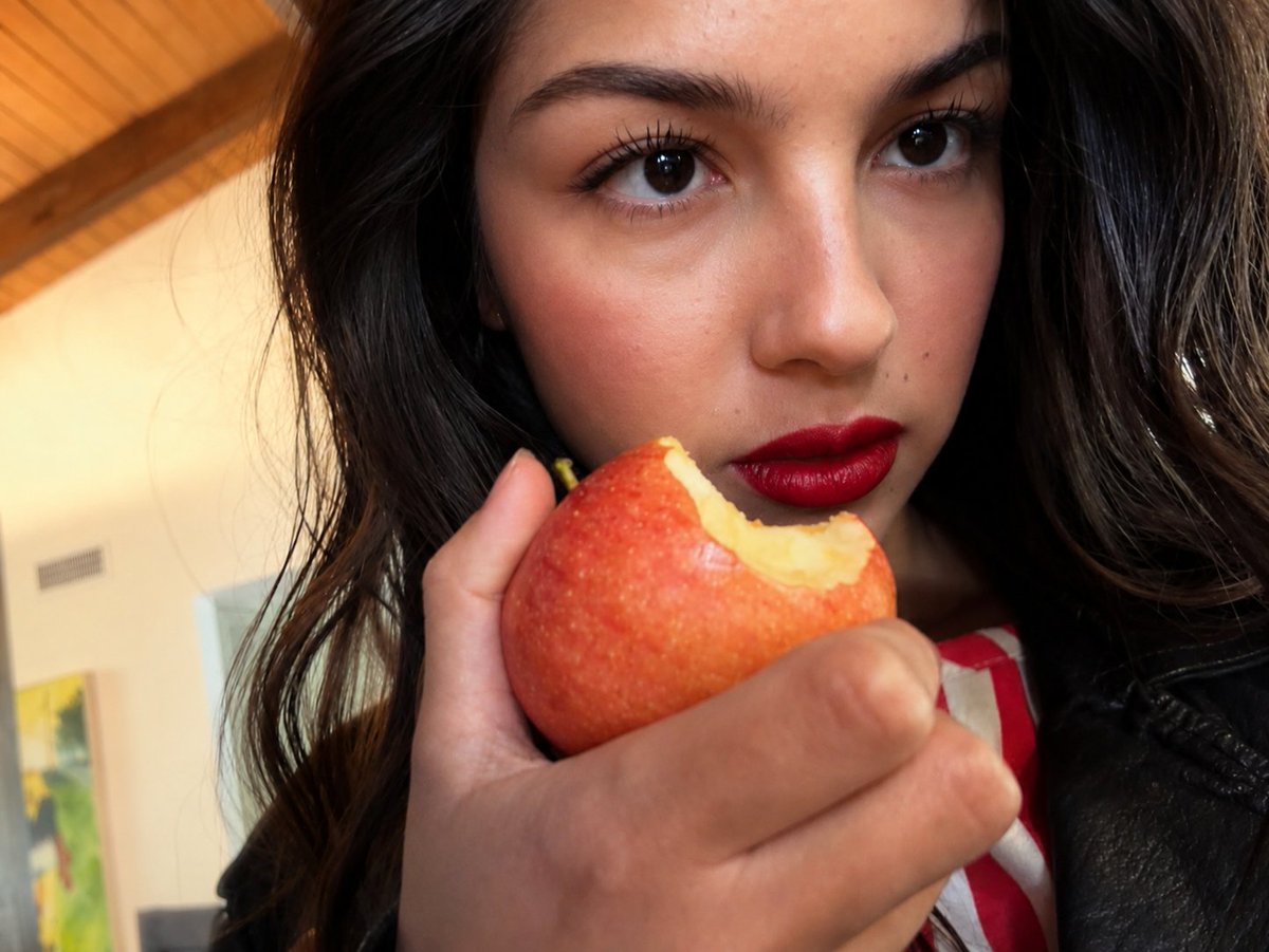 liviesgallery's tweet photo. i'm so jealous of apple https://t.co/r5wFYPlzAU