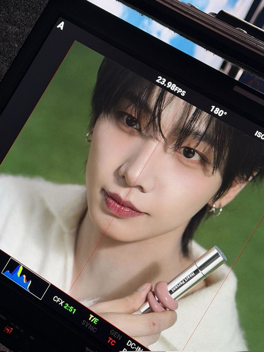 myungjhrae's tweet photo. Every frame has its own mood, but this one lands different. The messy hair, backstage lights, tangled earphones, everything clicked at the right second and somehow turned a simple selfie into something that feels effortlessly cinematic. https://t.co/lrxMlf2m6a